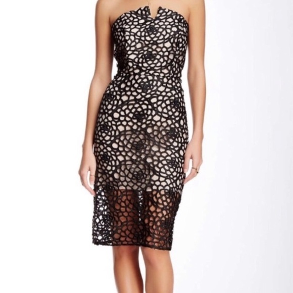 Romeo & Juliet Couture Dresses & Skirts - ⬇️ ROMEO + JULIET Couture Lace Nude Dress sexy